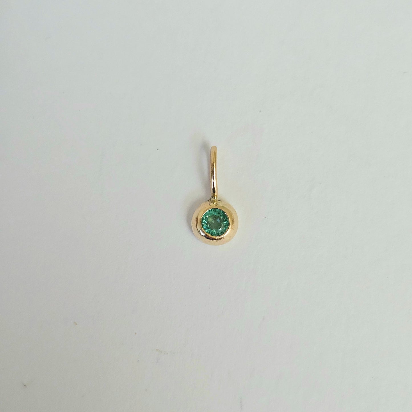 9ct gold emerald pendant