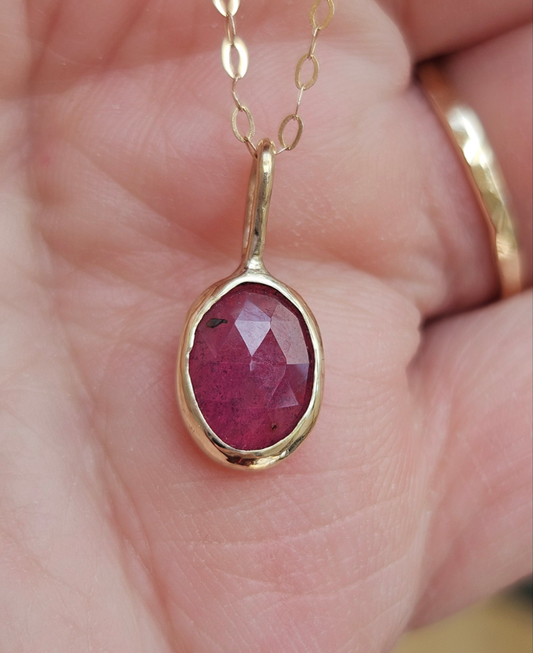 Pink sapphire gold pendant
