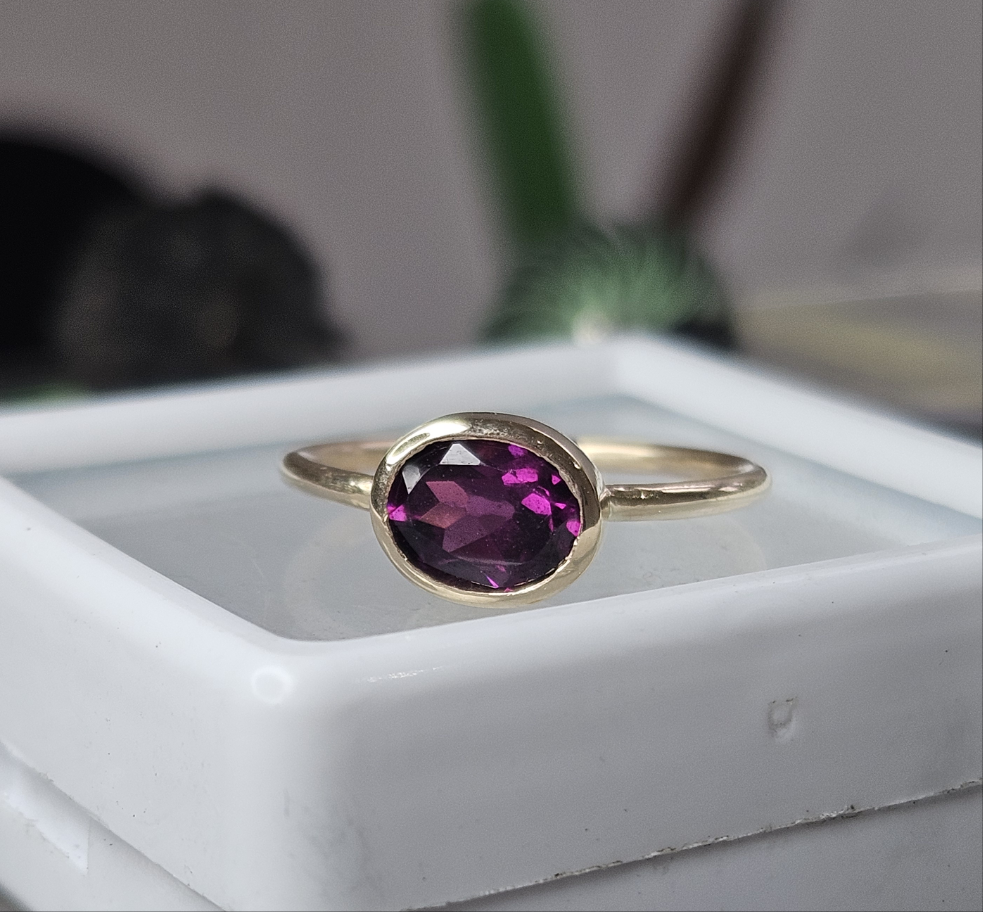 Rhodolite Garnet 9ct gold ring