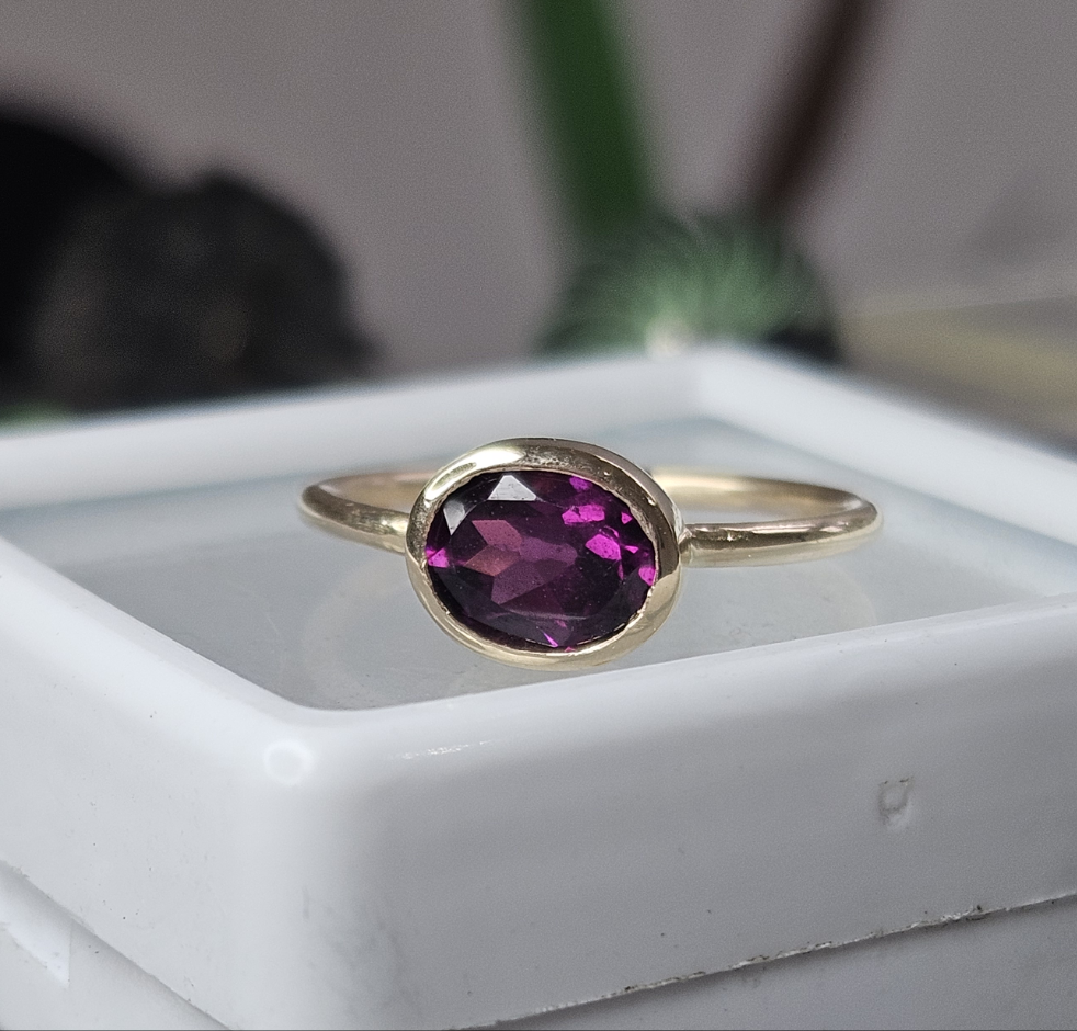 Rhodolite Garnet 9ct gold ring