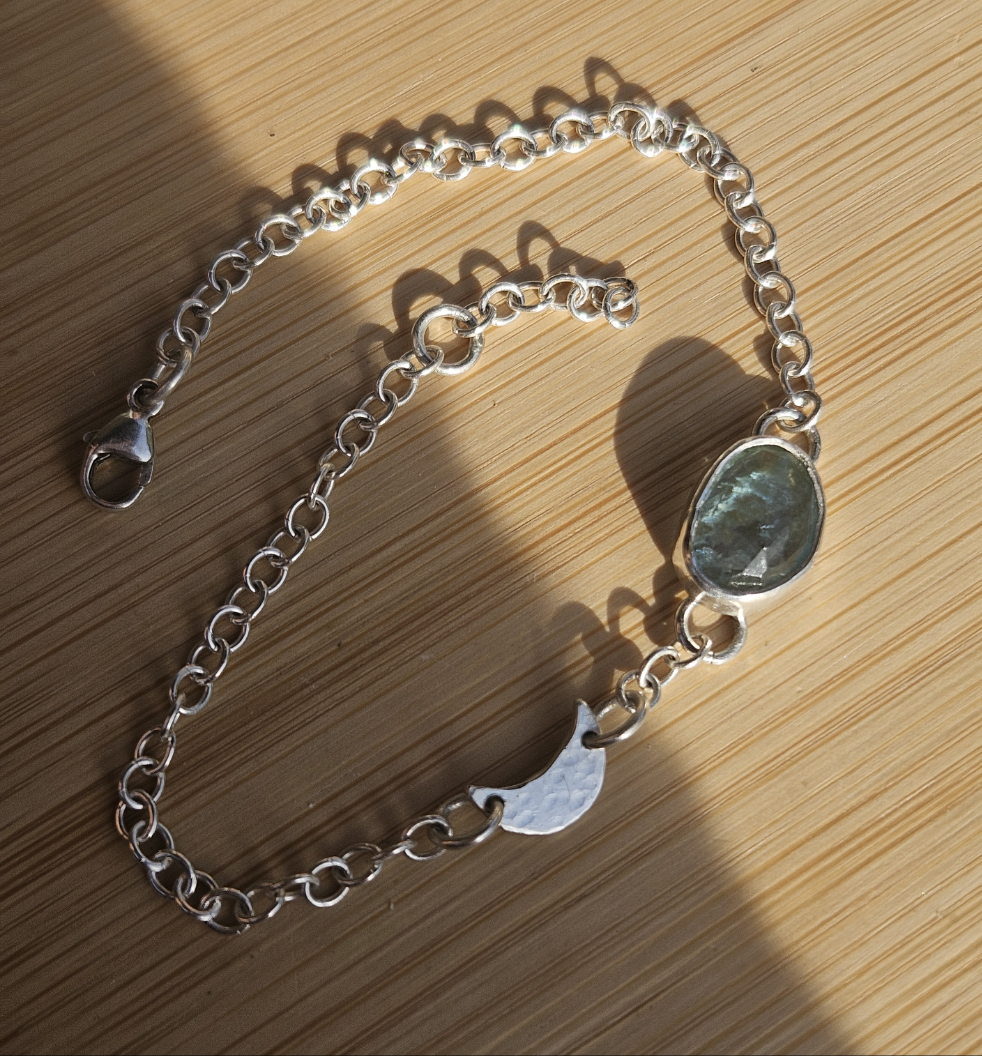 Sterling silver bracelet with aquamarine