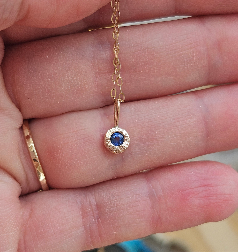 3 mm gemstone hammered charm
