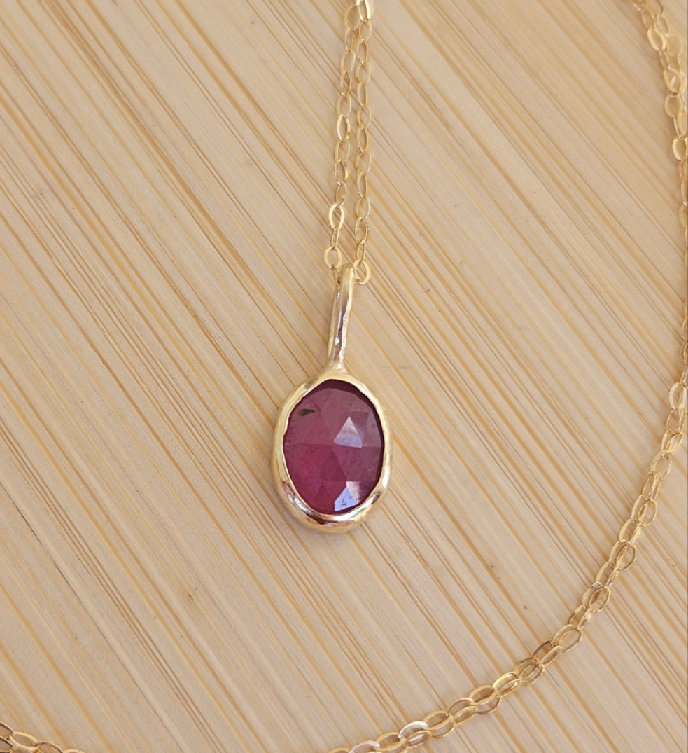 Pink sapphire gold pendant