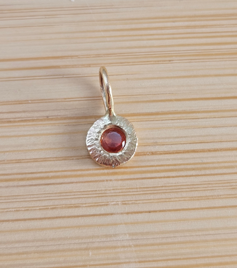 3 mm gemstone hammered charm