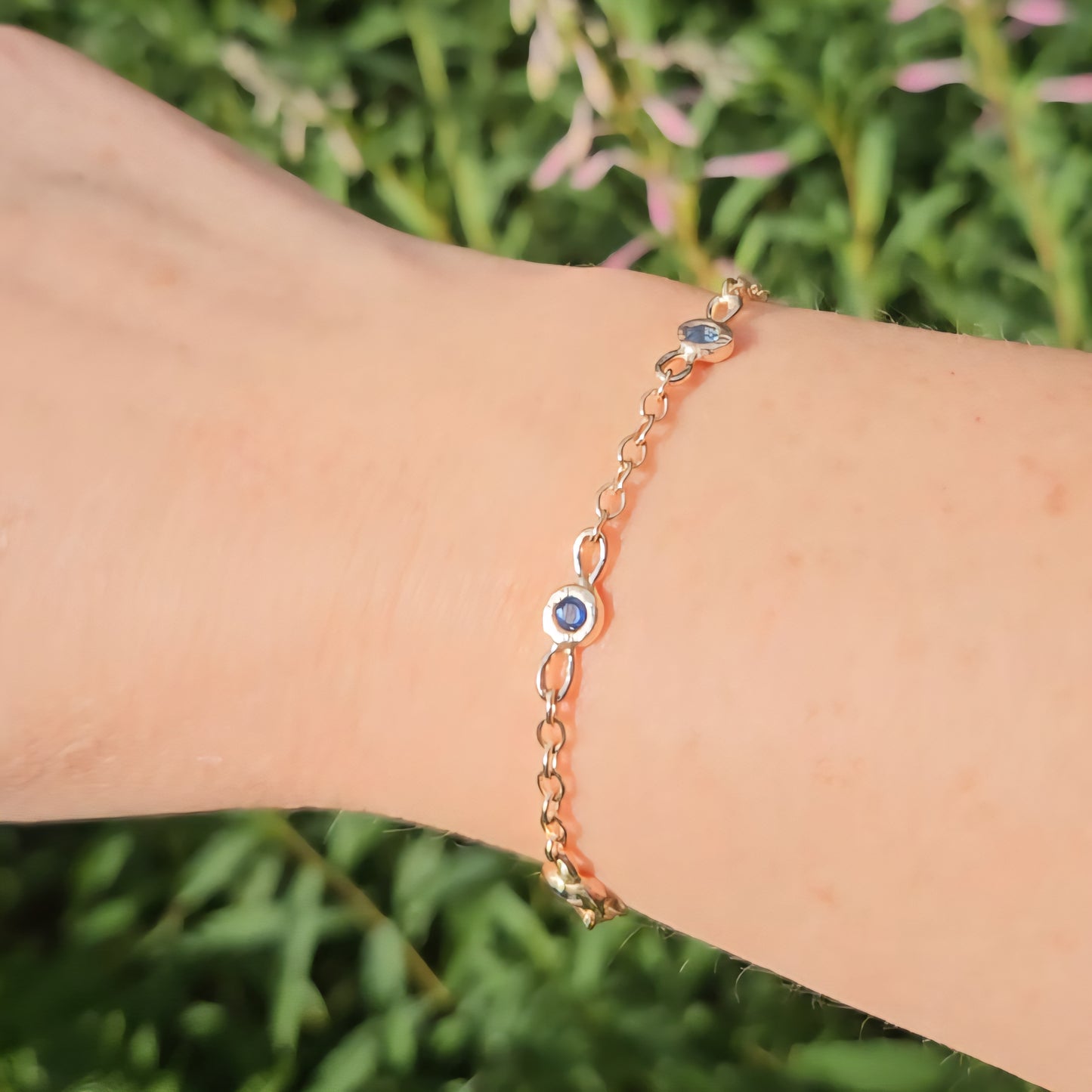 9 ct gold bracelet with blue sapphires