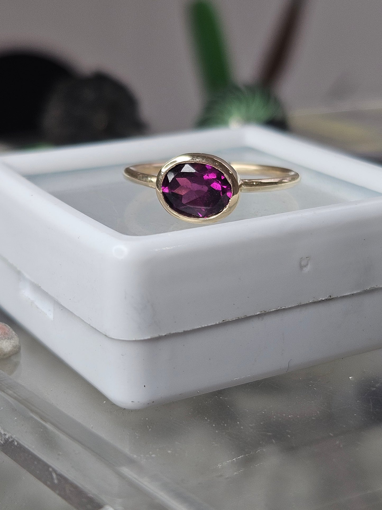 Rhodolite Garnet 9ct gold ring
