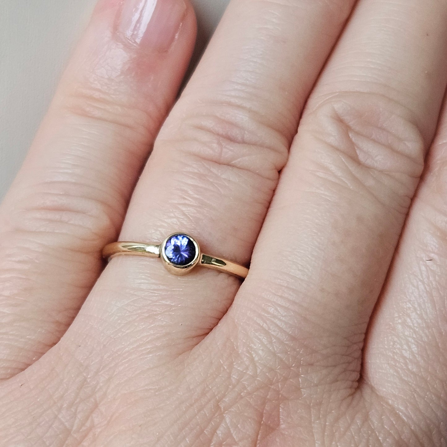 9ct gold tanzanite ring