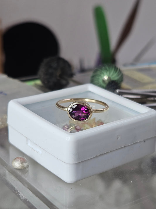 Rhodolite Garnet 9ct gold ring