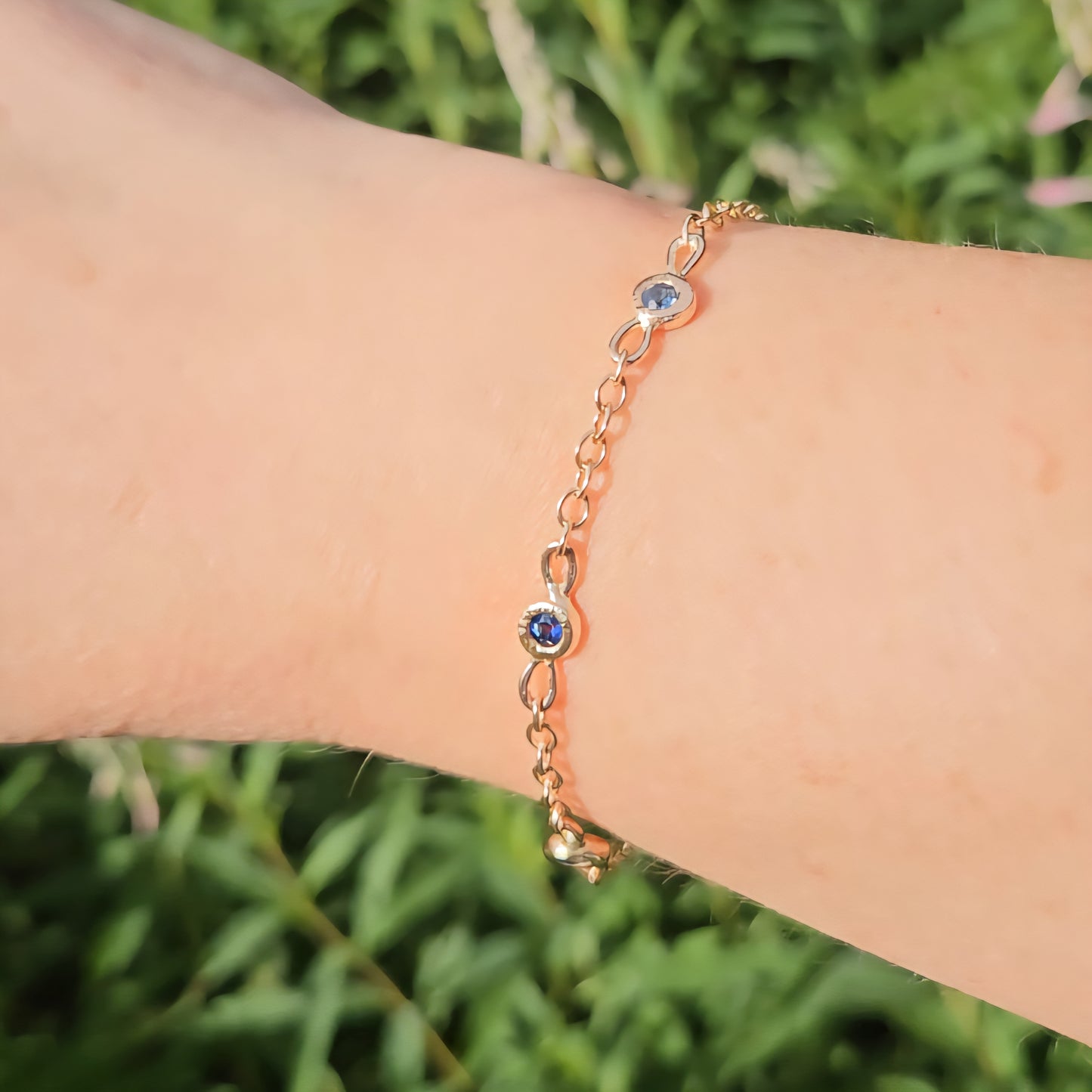 9 ct gold bracelet with blue sapphires
