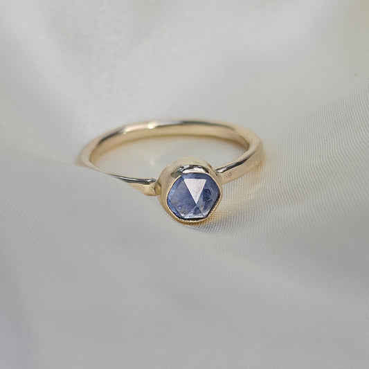 9ct gold sapphire ring