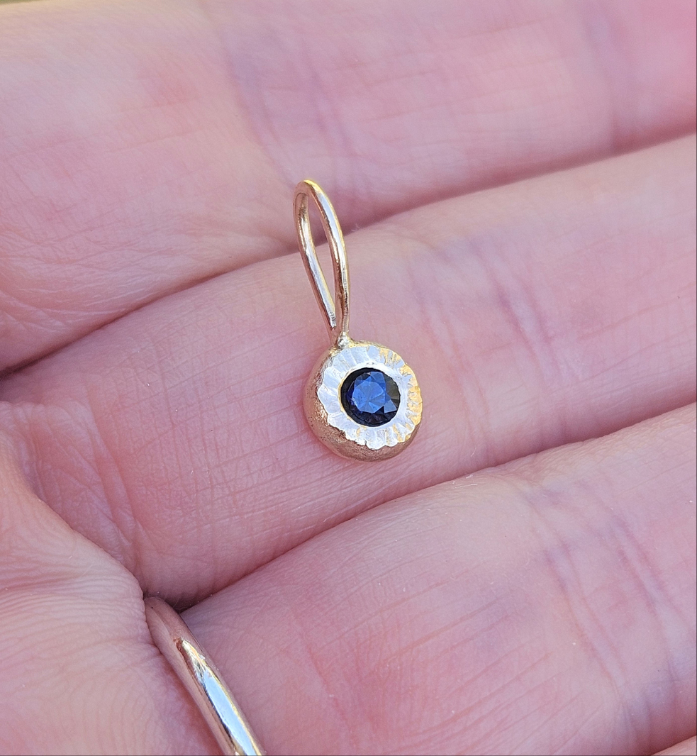 3 mm gemstone hammered charm