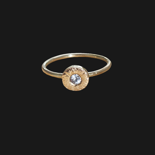 9ct gold ring with 3mm sapphire