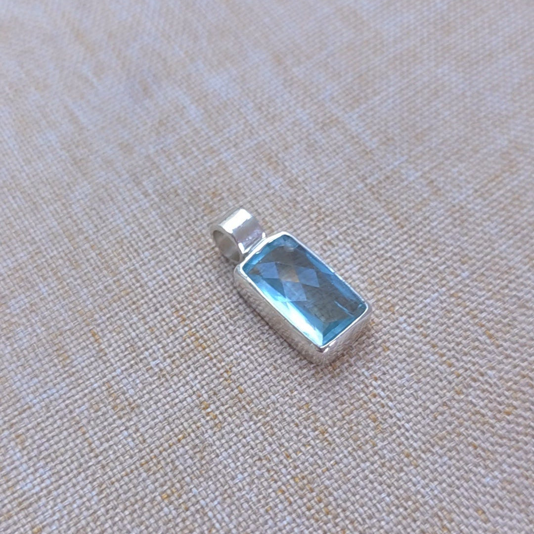 Checkered cut Aquamarine pendant