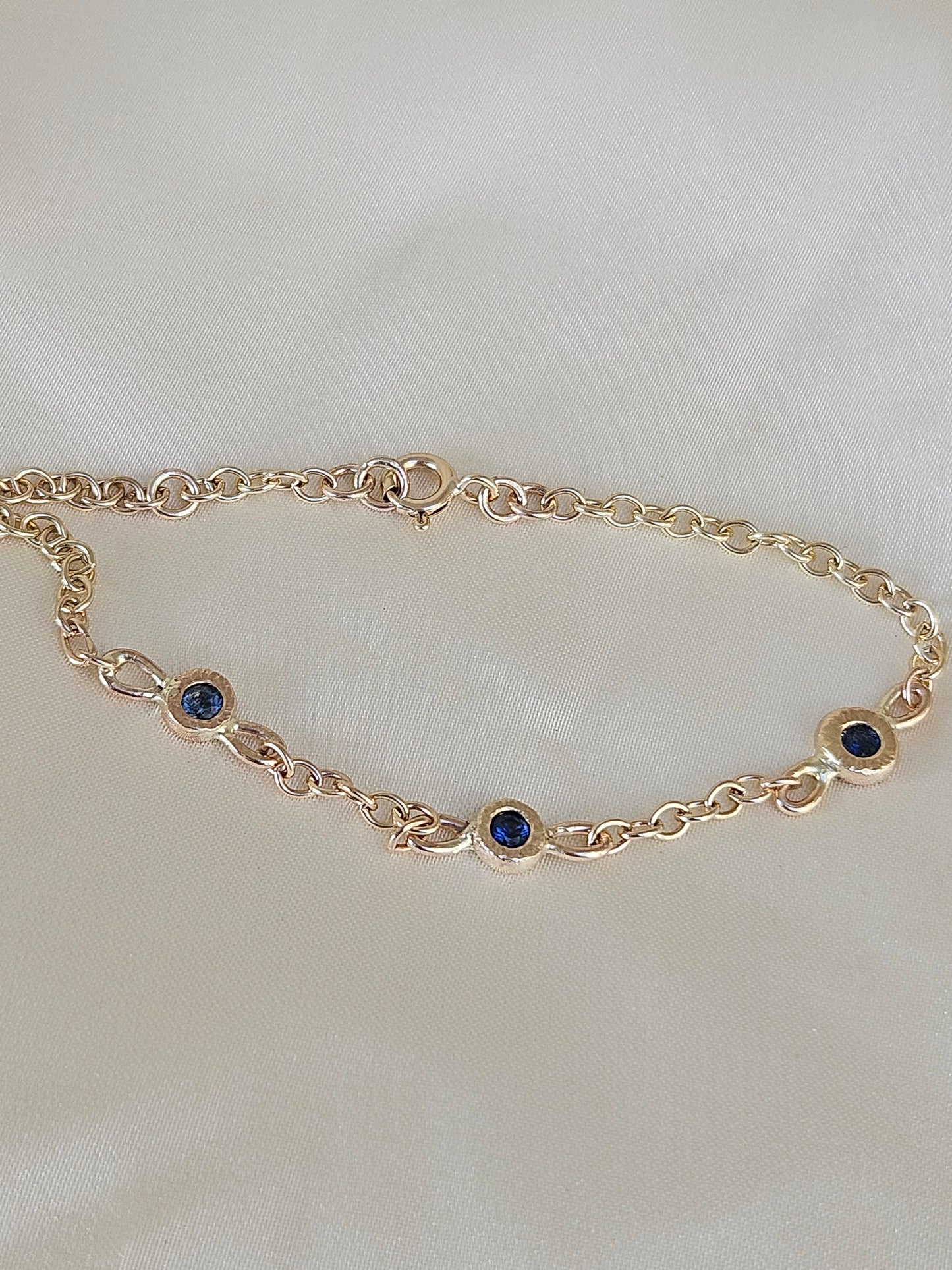 9 ct gold bracelet with blue sapphires