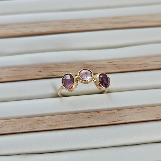 9ct Gold Ring with three Spinels