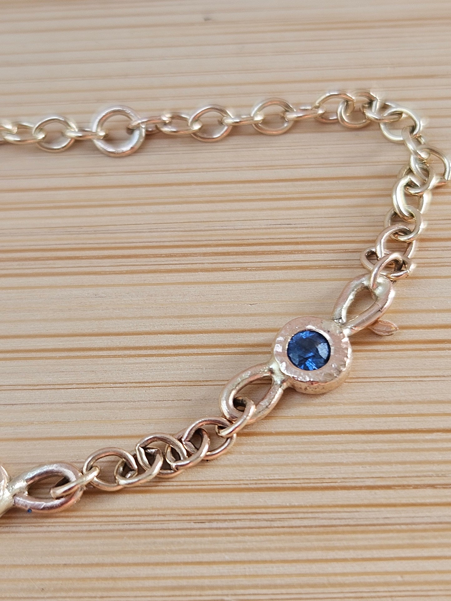 9 ct gold bracelet with blue sapphires