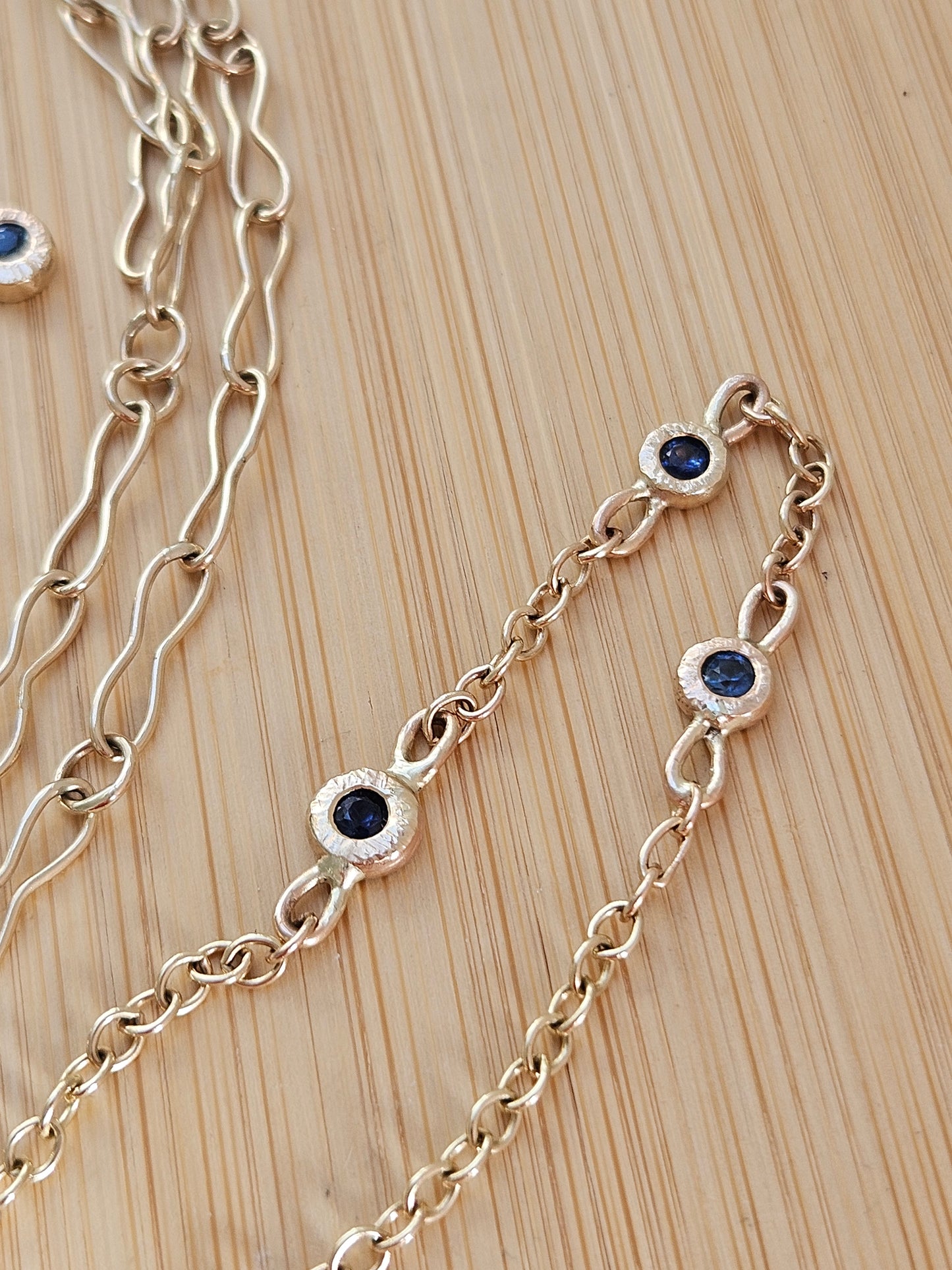 9 ct gold bracelet with blue sapphires